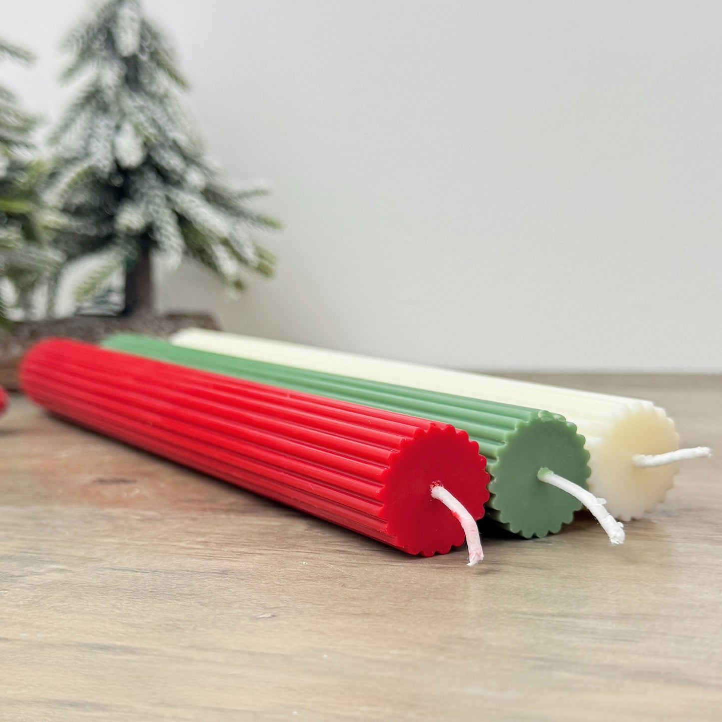 Minimalist Christmas Dinner Candles - Colourful Christmas Dinner Table Candlestick